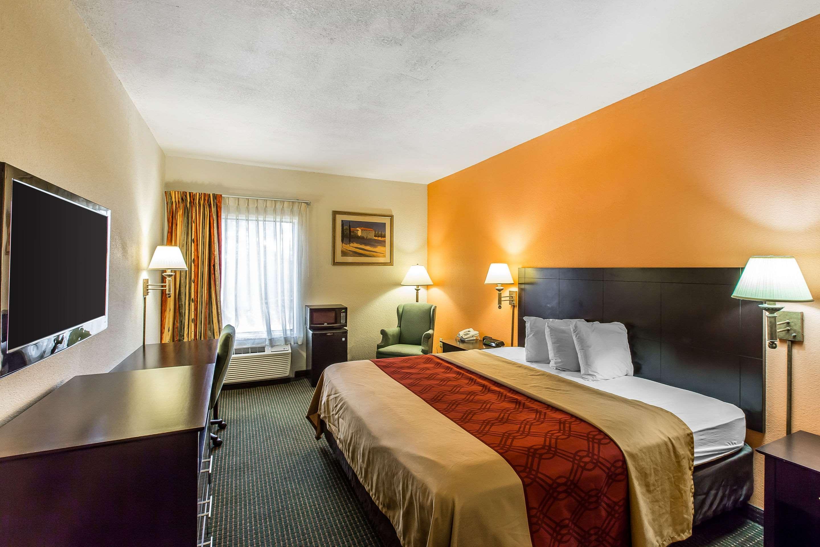 מולטרי Quality Inn מראה חיצוני תמונה