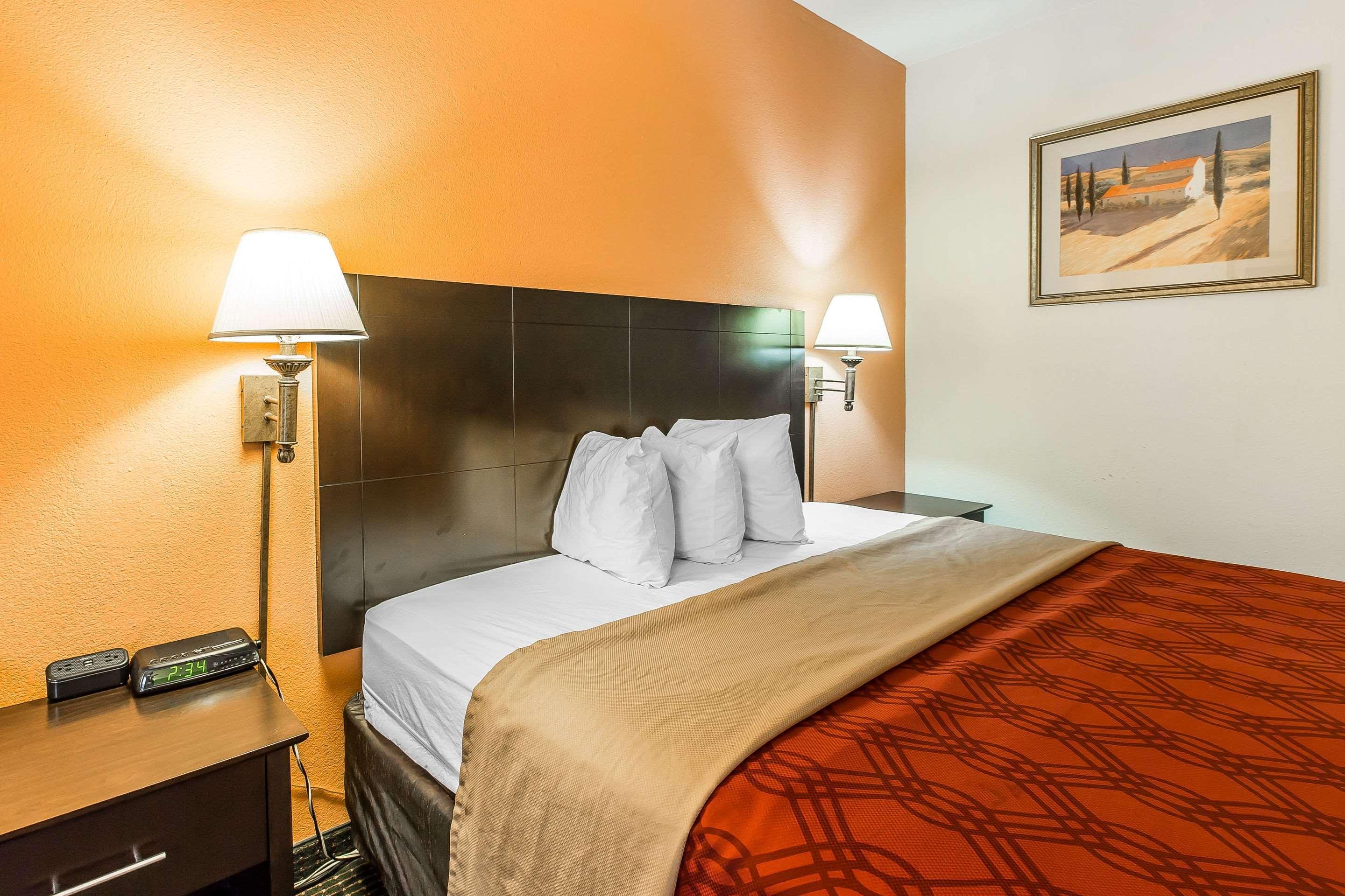 מולטרי Quality Inn מראה חיצוני תמונה