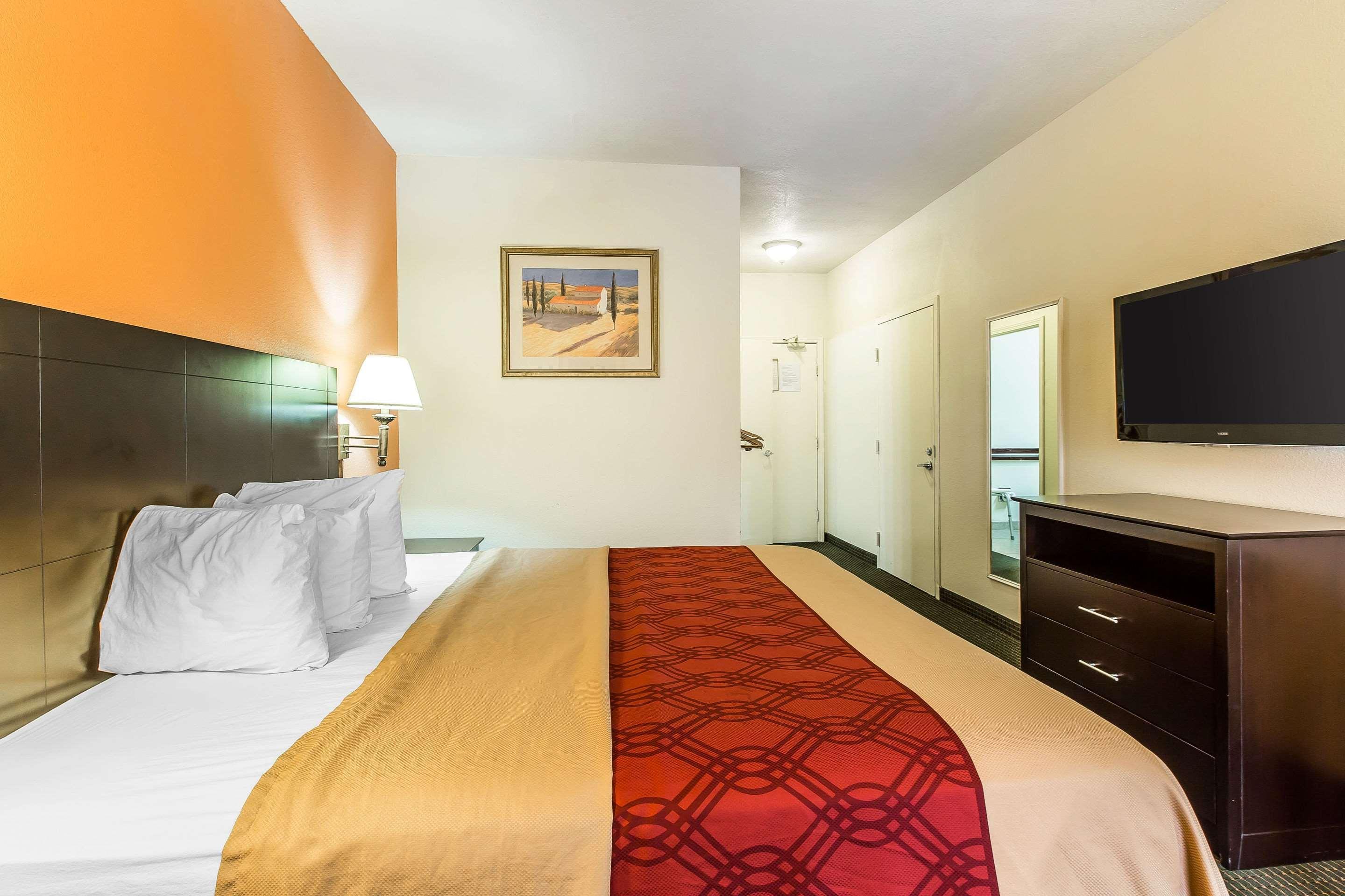 מולטרי Quality Inn מראה חיצוני תמונה