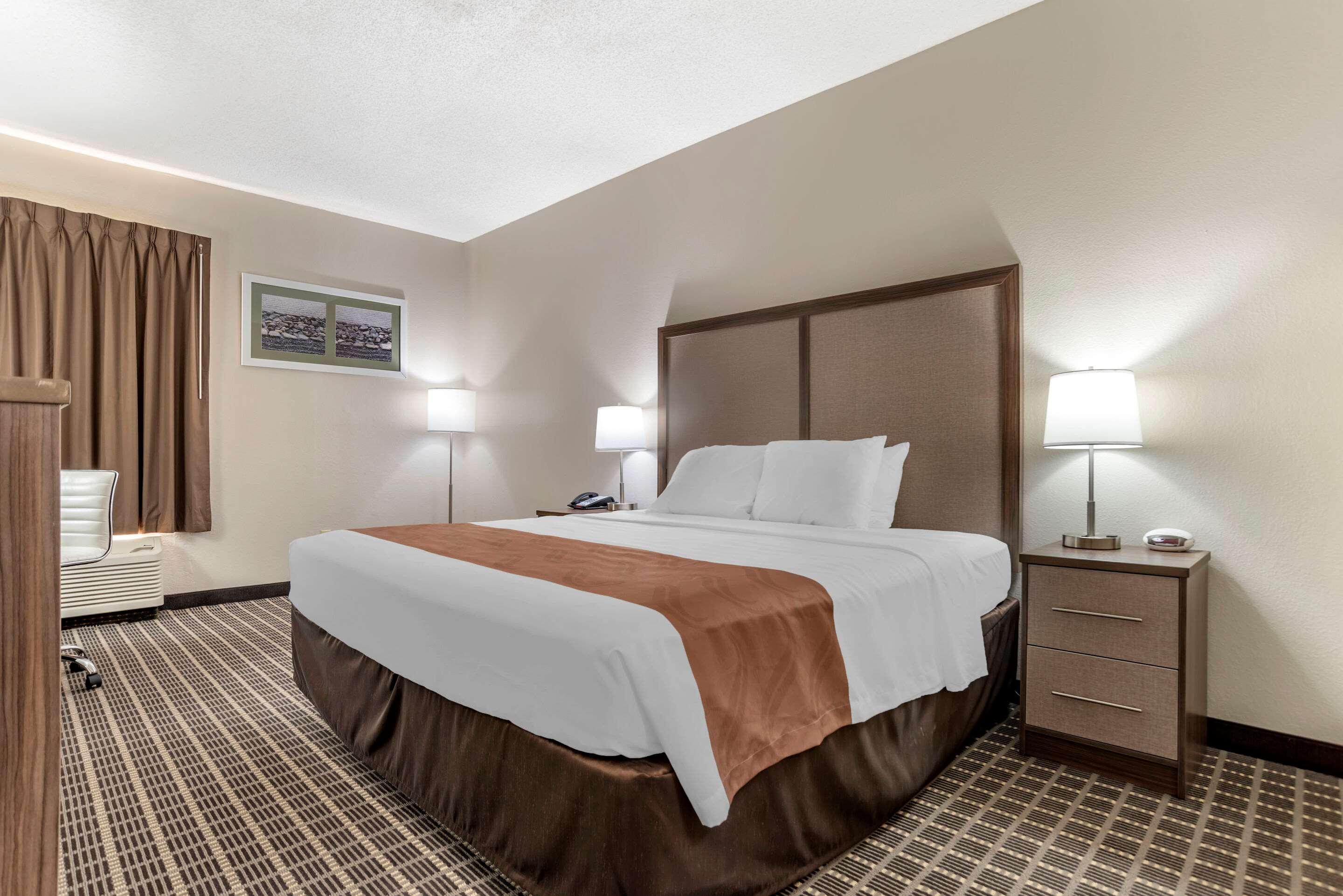 מולטרי Quality Inn מראה חיצוני תמונה