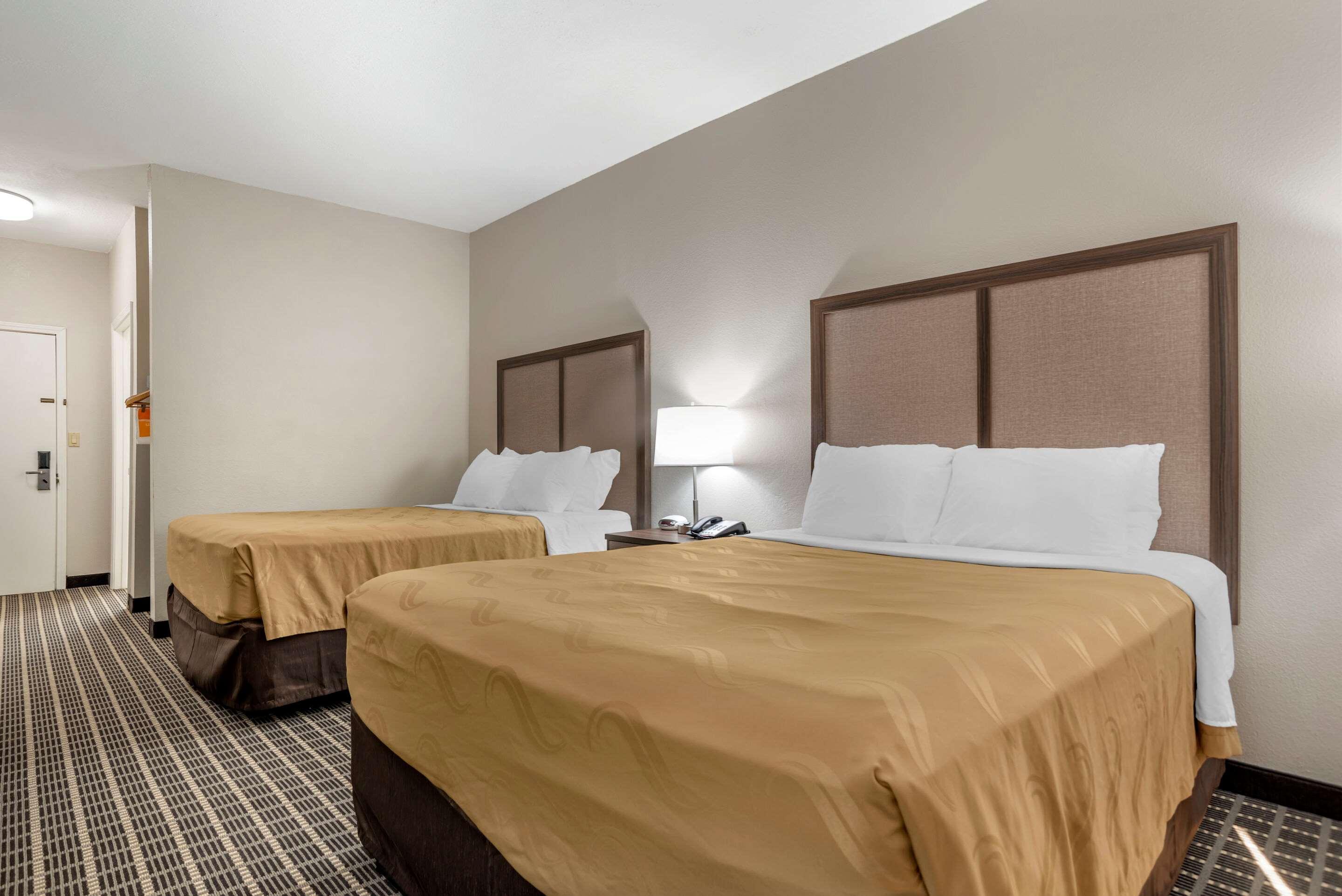 מולטרי Quality Inn מראה חיצוני תמונה