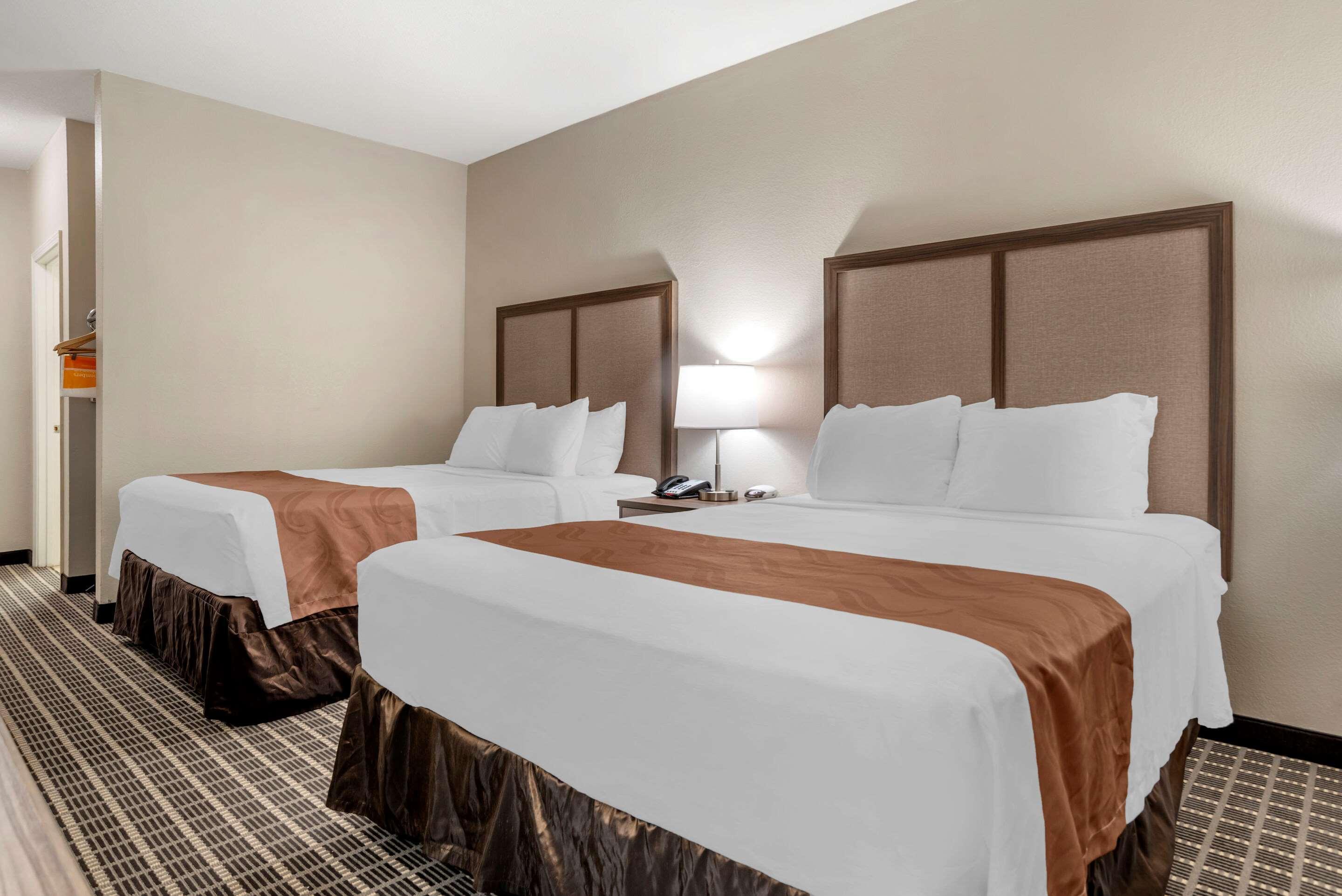 מולטרי Quality Inn מראה חיצוני תמונה