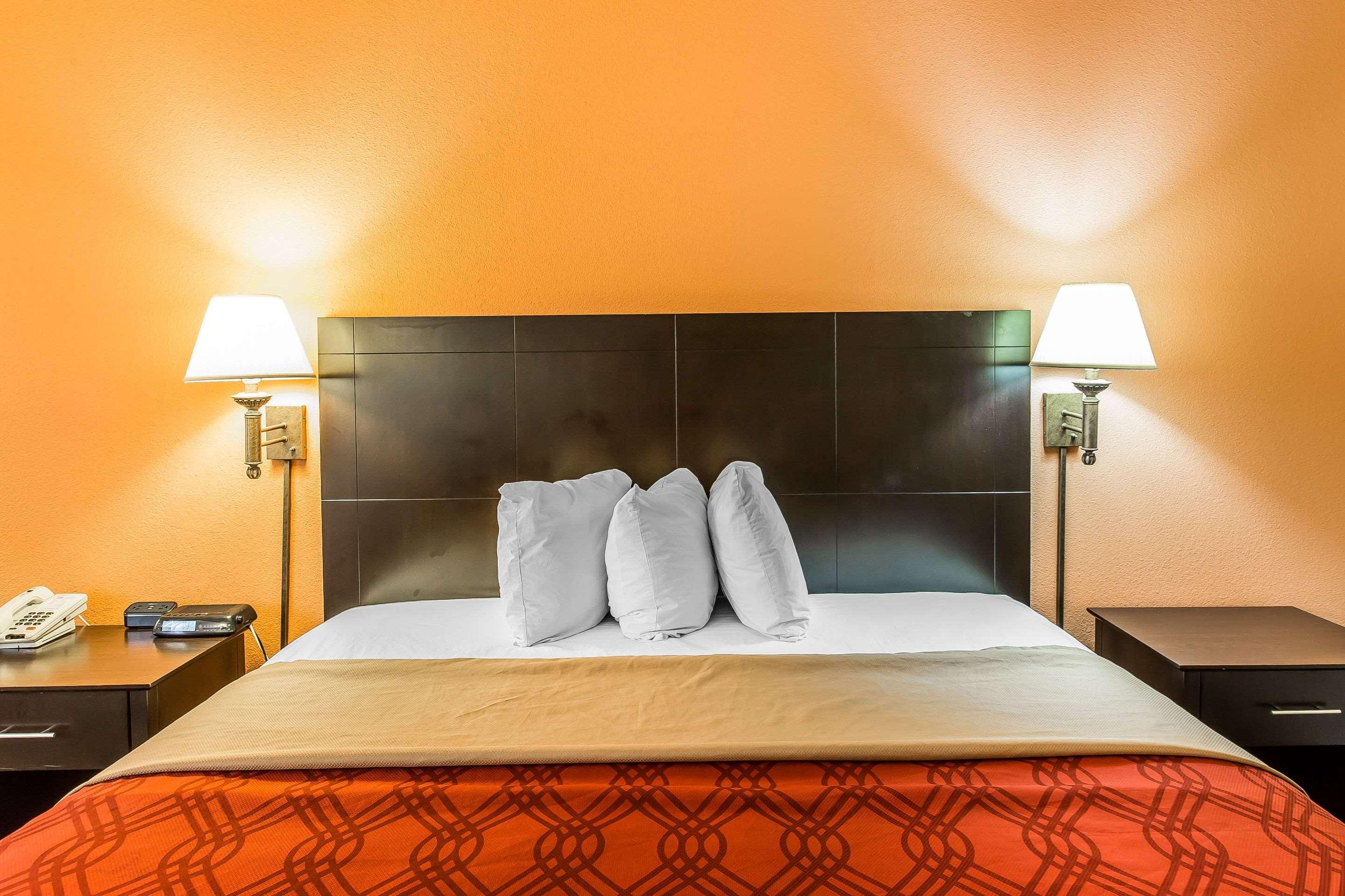 מולטרי Quality Inn מראה חיצוני תמונה