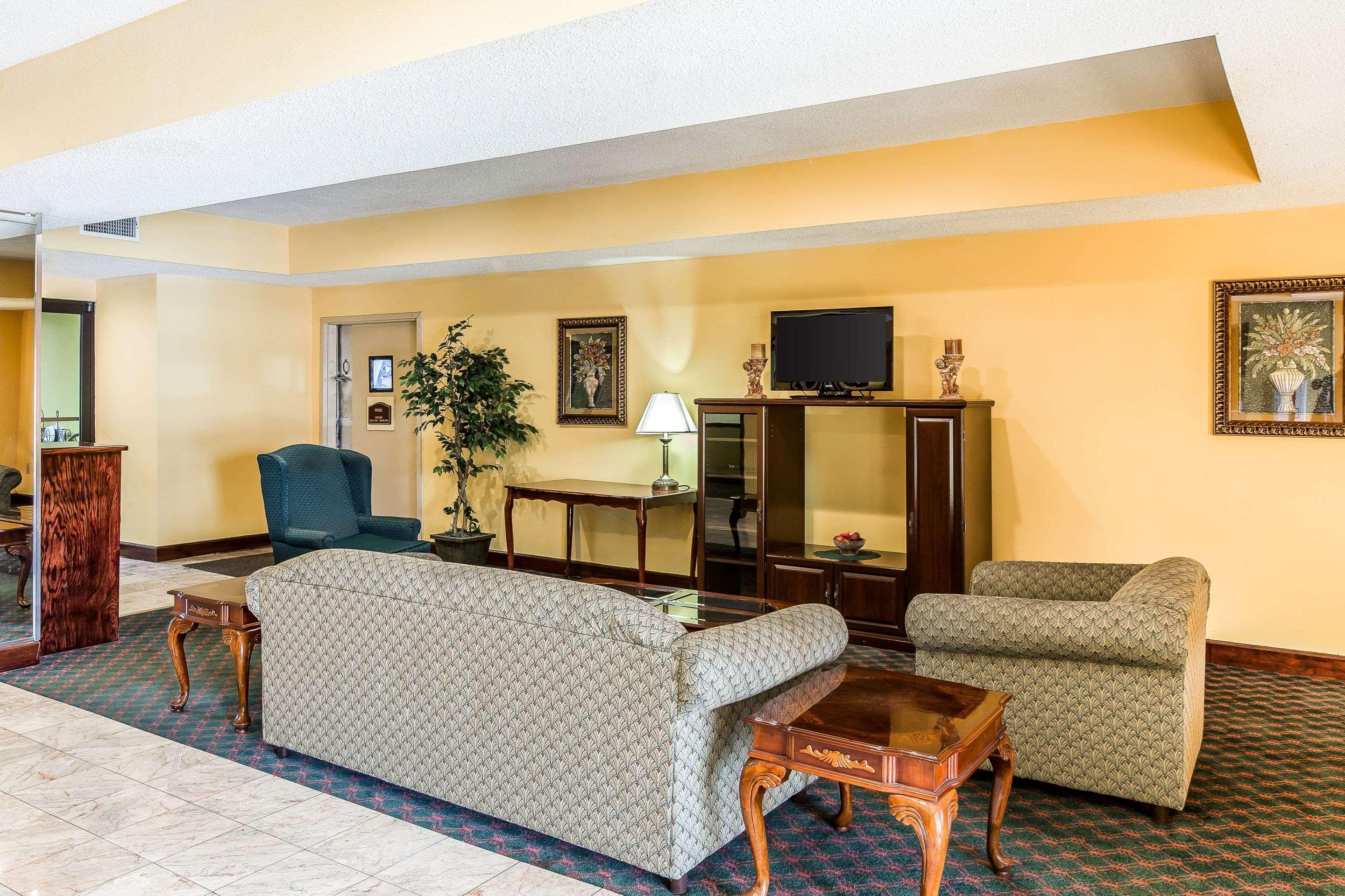 מולטרי Quality Inn מראה חיצוני תמונה