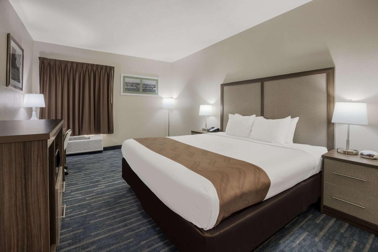 מולטרי Quality Inn מראה חיצוני תמונה