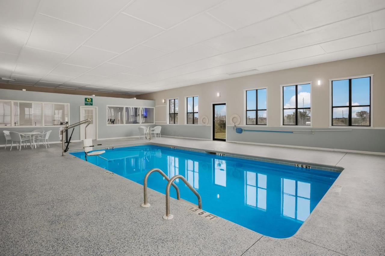 מולטרי Quality Inn מראה חיצוני תמונה