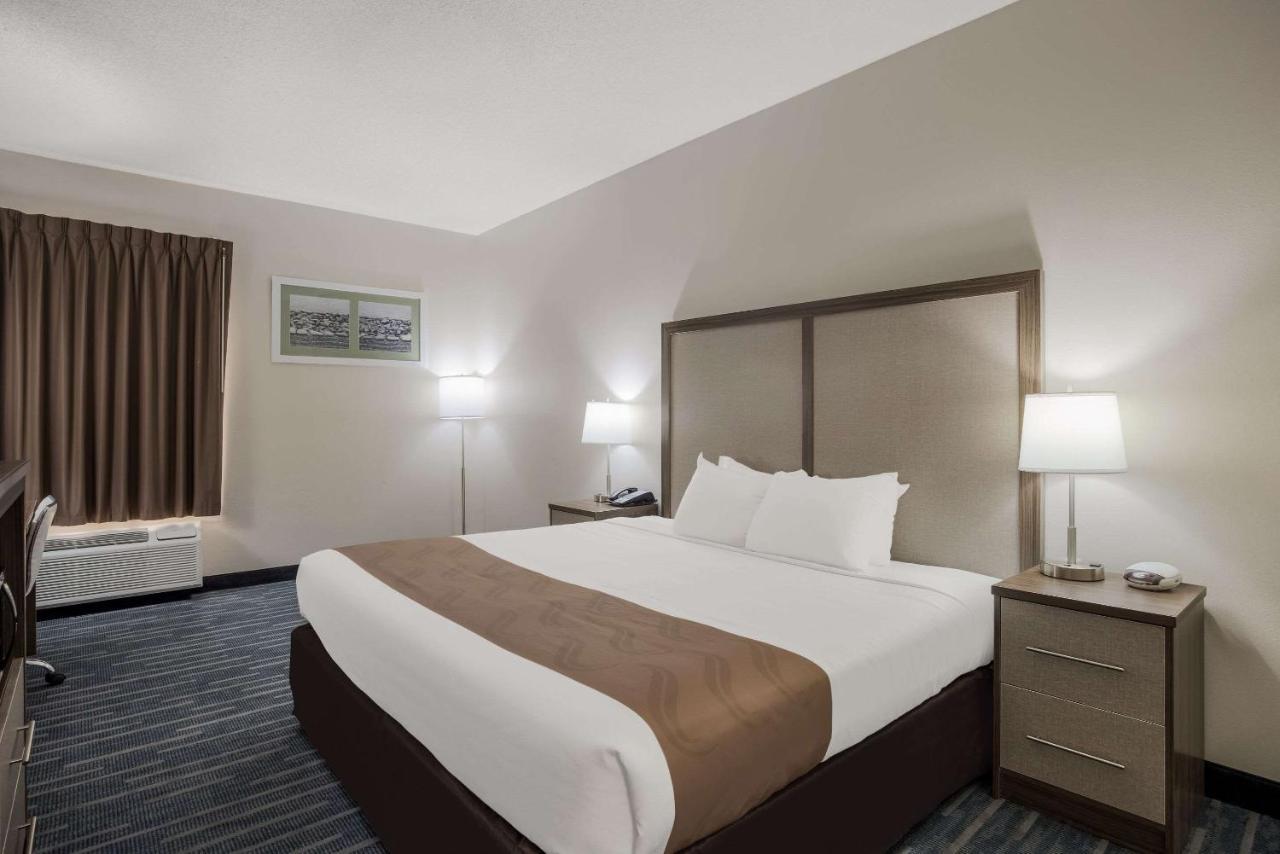 מולטרי Quality Inn מראה חיצוני תמונה