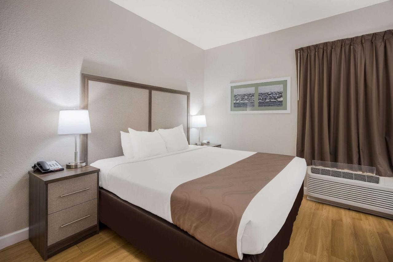 מולטרי Quality Inn מראה חיצוני תמונה